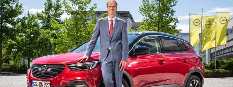 Opel CEO'suna ''MANBEST 2019'' ödülü