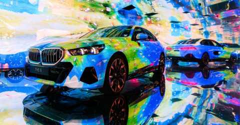 Yeni BMW i5’te sanatseverlerle buluşuyor