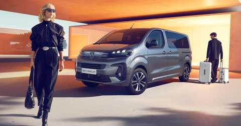 Peugeot E-Traveller yollara çıkıyor